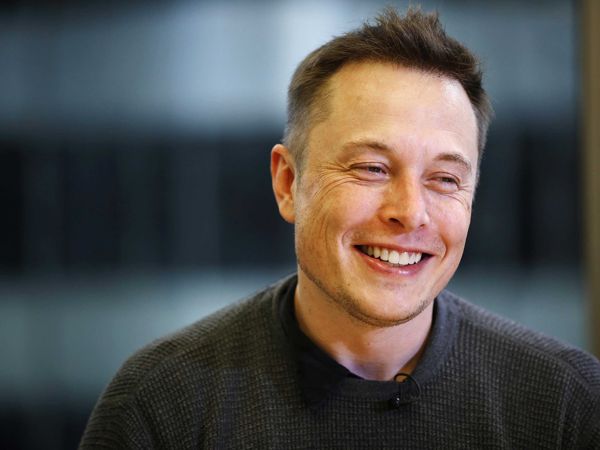 Elon Musk ha venduto le azioni di Tesla per altri 963 milioni di dollari e sta pensando di smettere e diventare un blogger