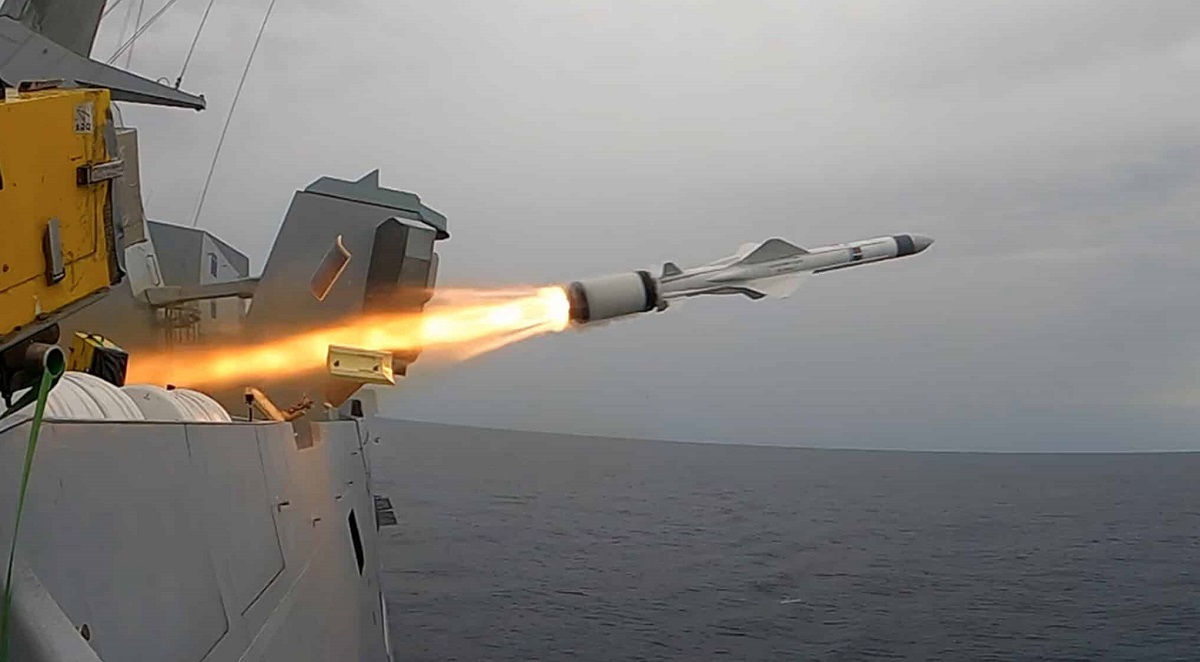Французький фрегат Alsace успішно запустив протикорабельну ракету нового покоління Exocet Mer-Mer 40 Block 3c дальністю до 300 км