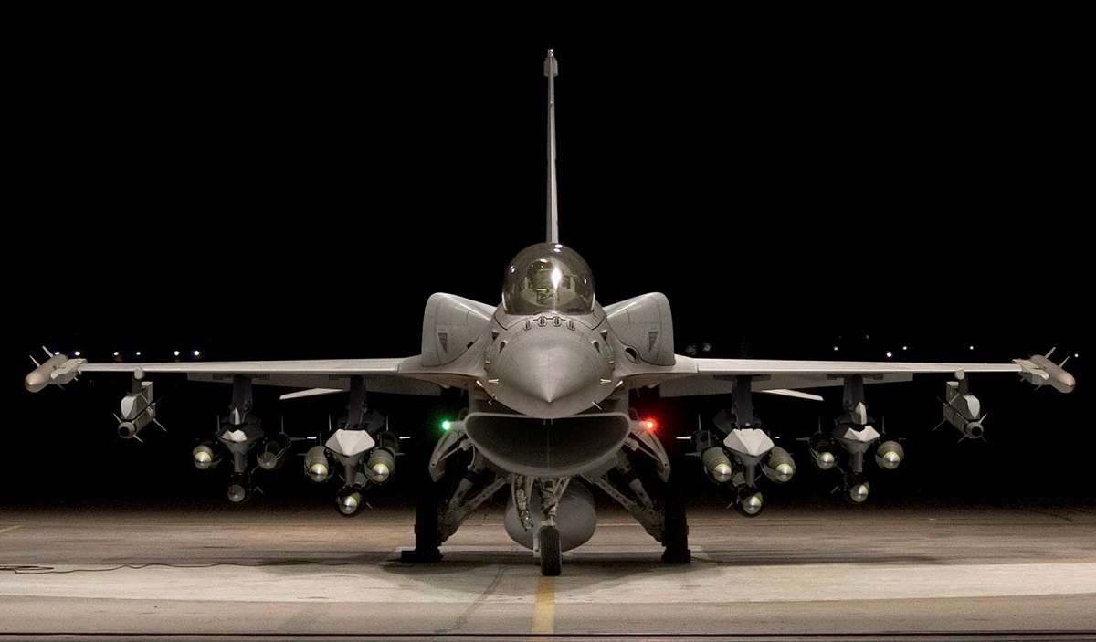 Lockheed Martin souhaite vendre à la Colombie 24 chasseurs F-16 Viper modernisés, équipés de missiles AGM-154 JSOW et AGM-84E Harpoon, pour un montant de 4,6 milliards de dollars.