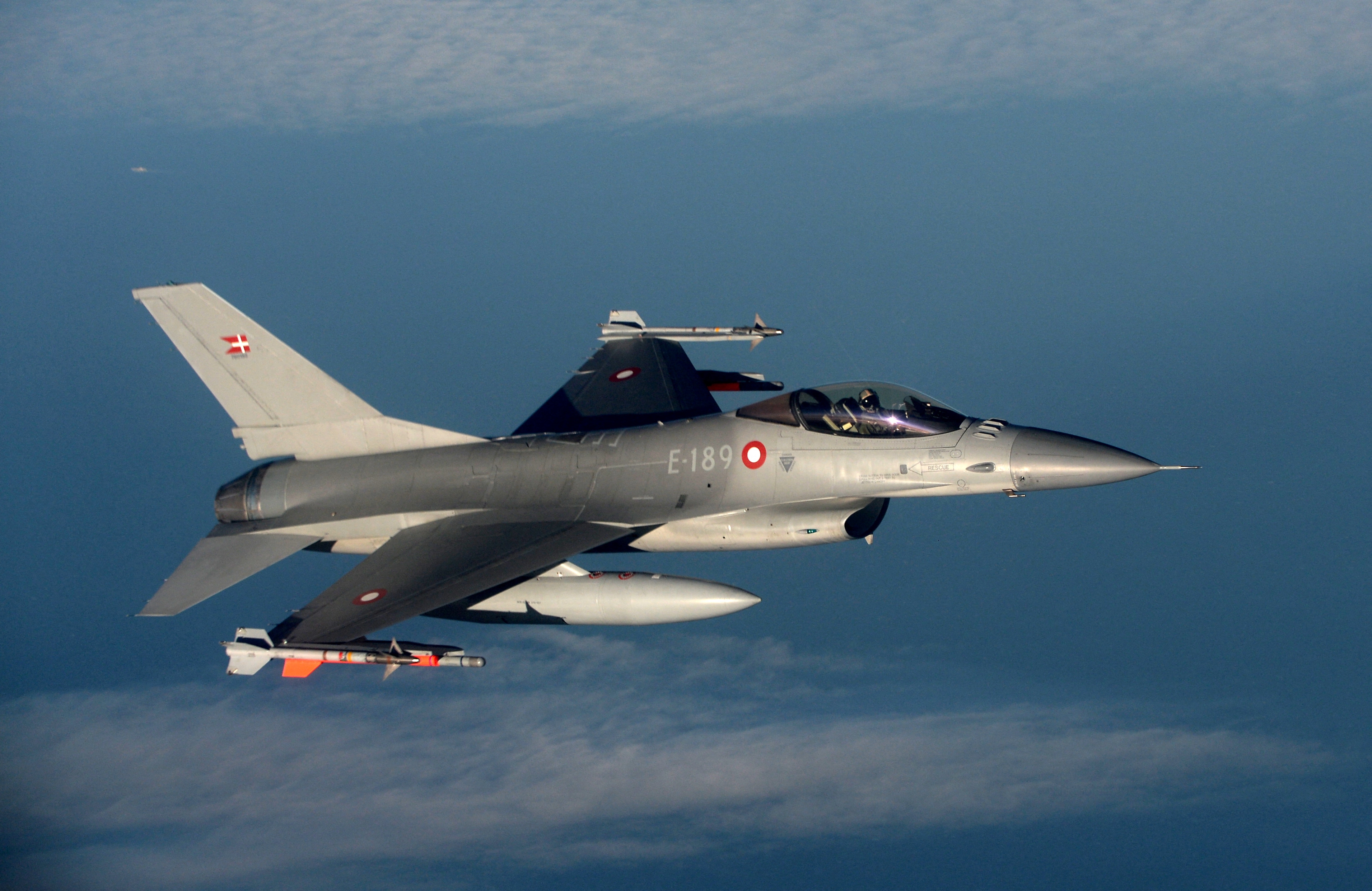 It's official: Denmark starts training Ukrainian pilots on F-16 Fighting Falcon fighters