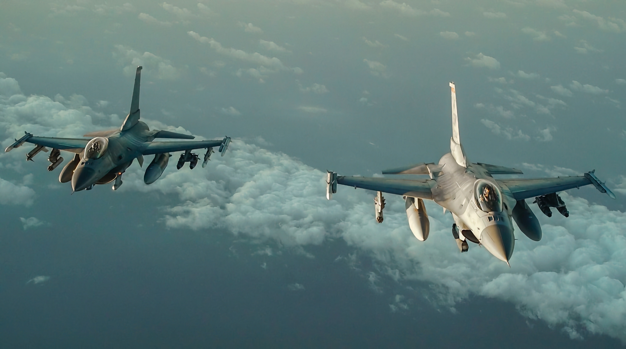Le Royaume-Uni lancera cet été un programme de formation des pilotes ukrainiens sur les chasseurs F-16 Fighting Falcon