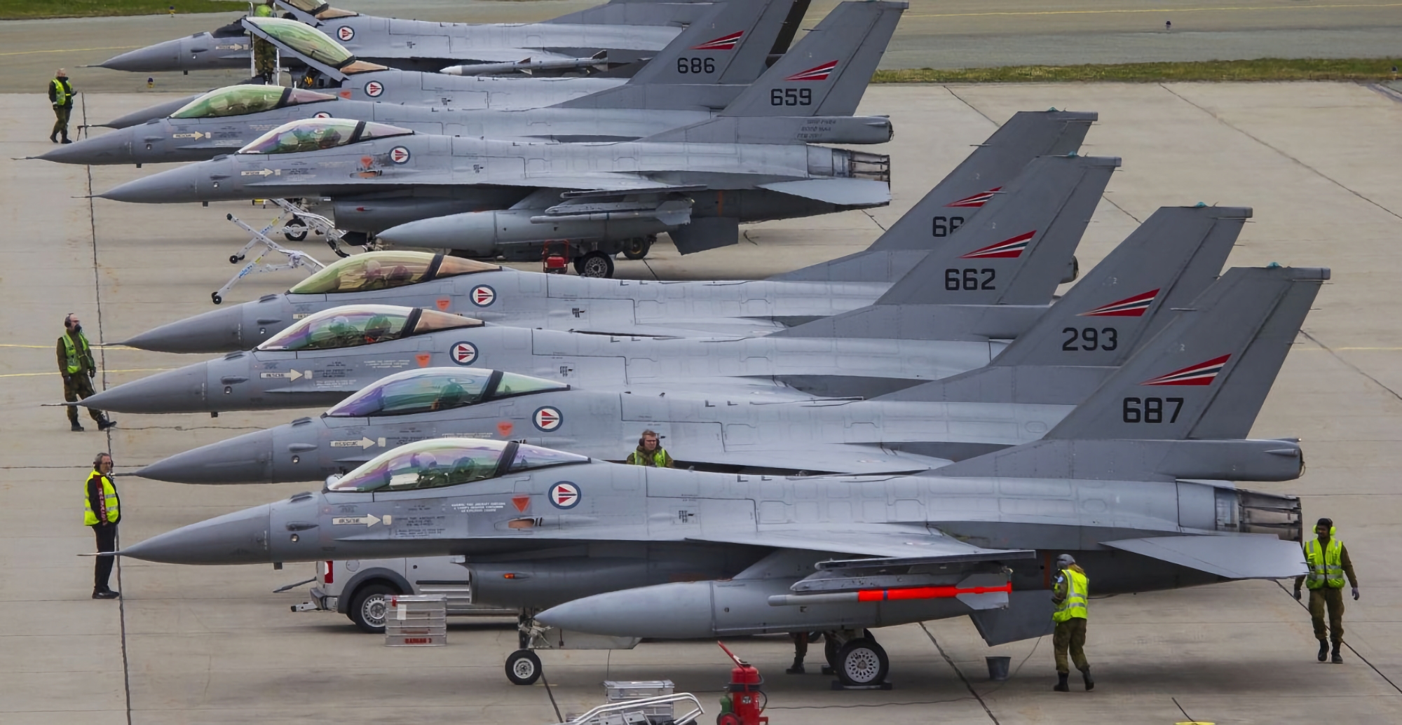 Media: Noorwegen gaat Oekraïne 22 F-16 Fighting Falcon gevechtsvliegtuigen sturen, evenals motoren en simulators voor hen