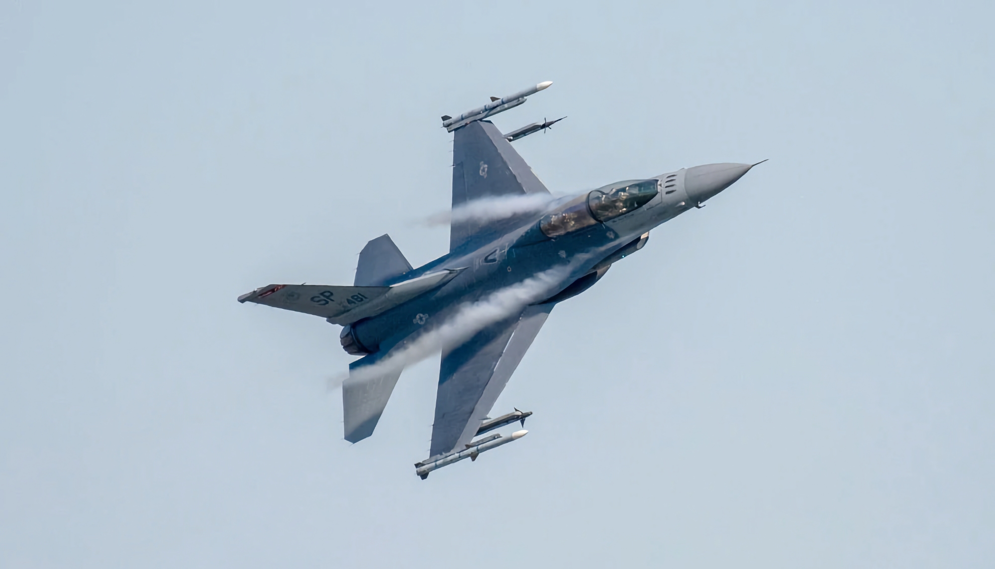 Bloomberg: Ukraine erhält die erste Charge von F-16 Fighting Falcon-Kampfflugzeugen