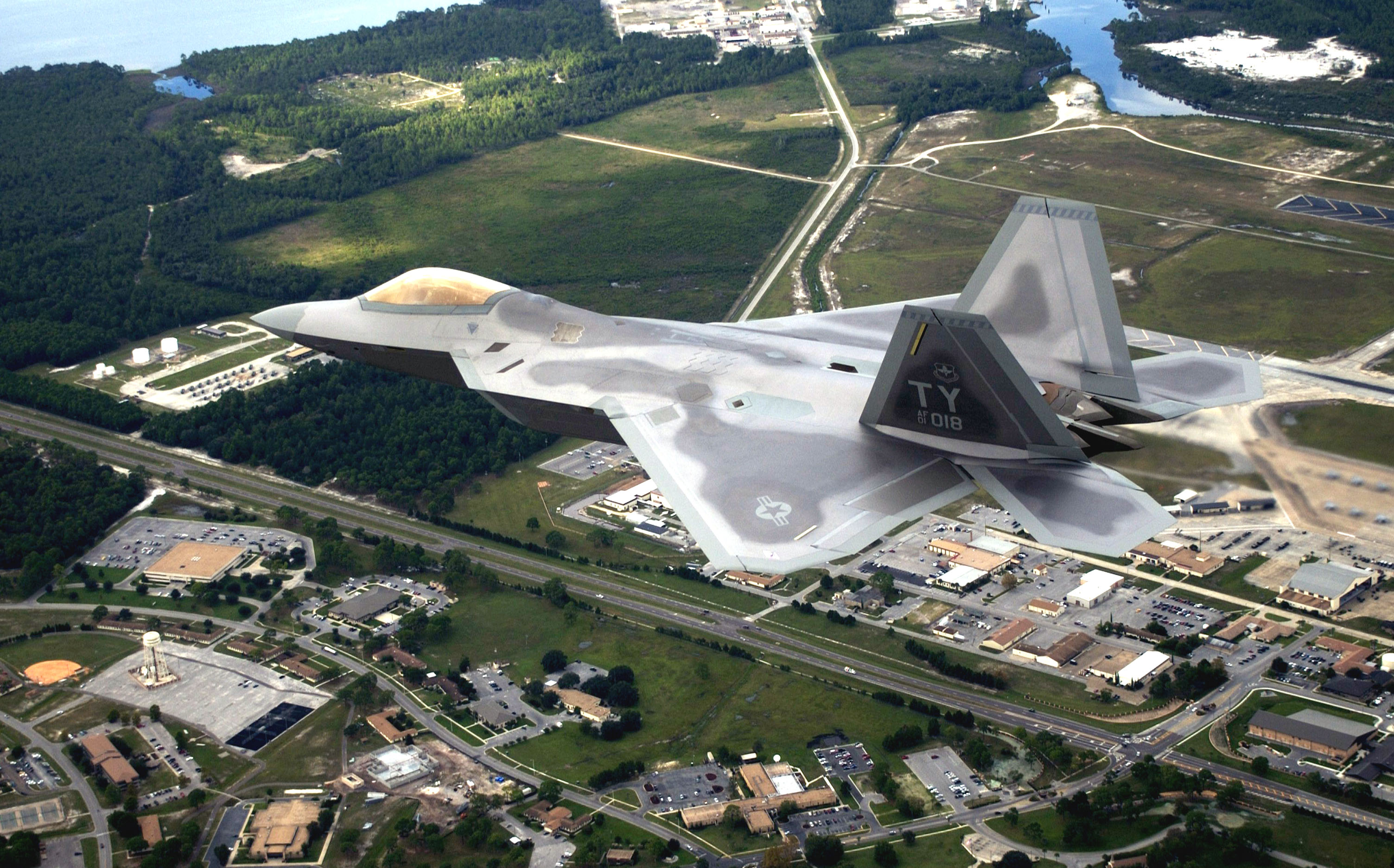 La base aérea de Tyndall ha enviado un caza F-22 Raptor al museo y se prepara para la llegada del F-35 Lightning II