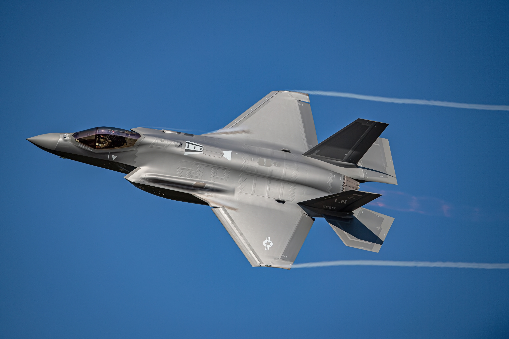 Kontrakt på 5,62 milliarder dollar: Tsjekkia undertegner kontrakt om kjøp av 24 F-35A femtegenerasjons kampfly
