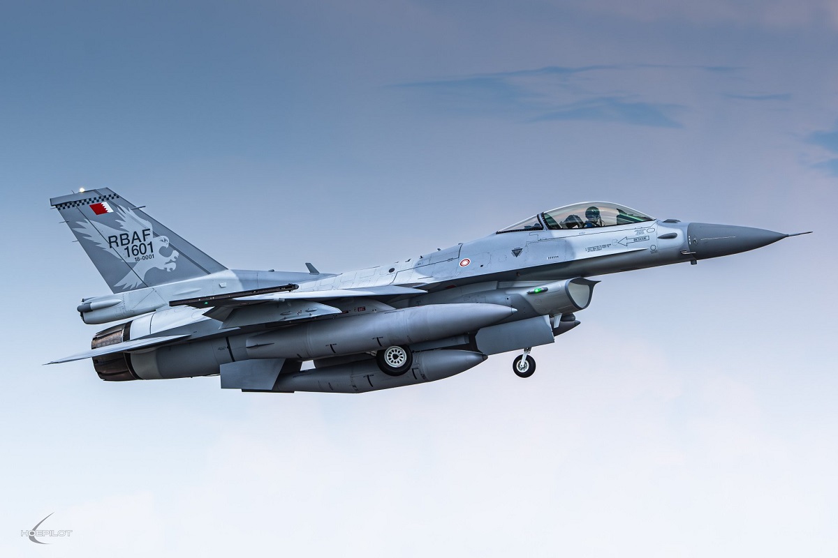 Lockheed Martin ha consegnato alla Royal Bahraini Air Force il primo caccia F-16 Block 70 Generation 4++ ammodernato nell'ambito di un contratto del valore di 1,12 miliardi di dollari.