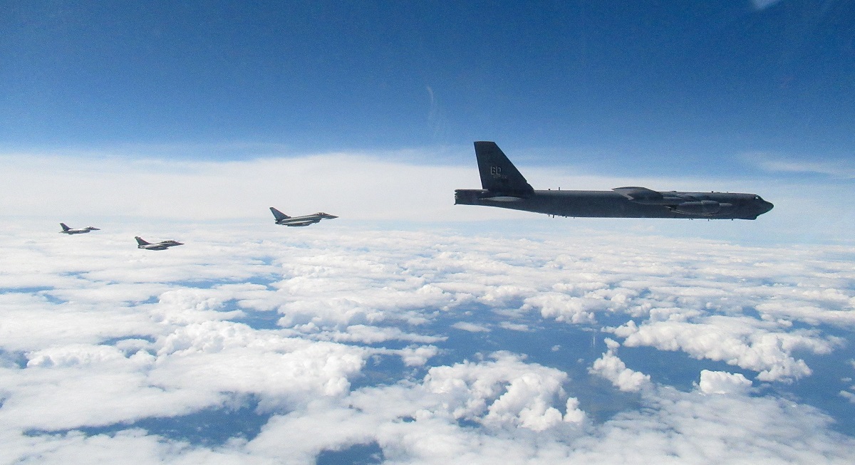 Rafale- og Eurofighter Typhoon-jagerfly avskjærte to amerikanske B-52H Stratofortress-atombombefly i Europa.