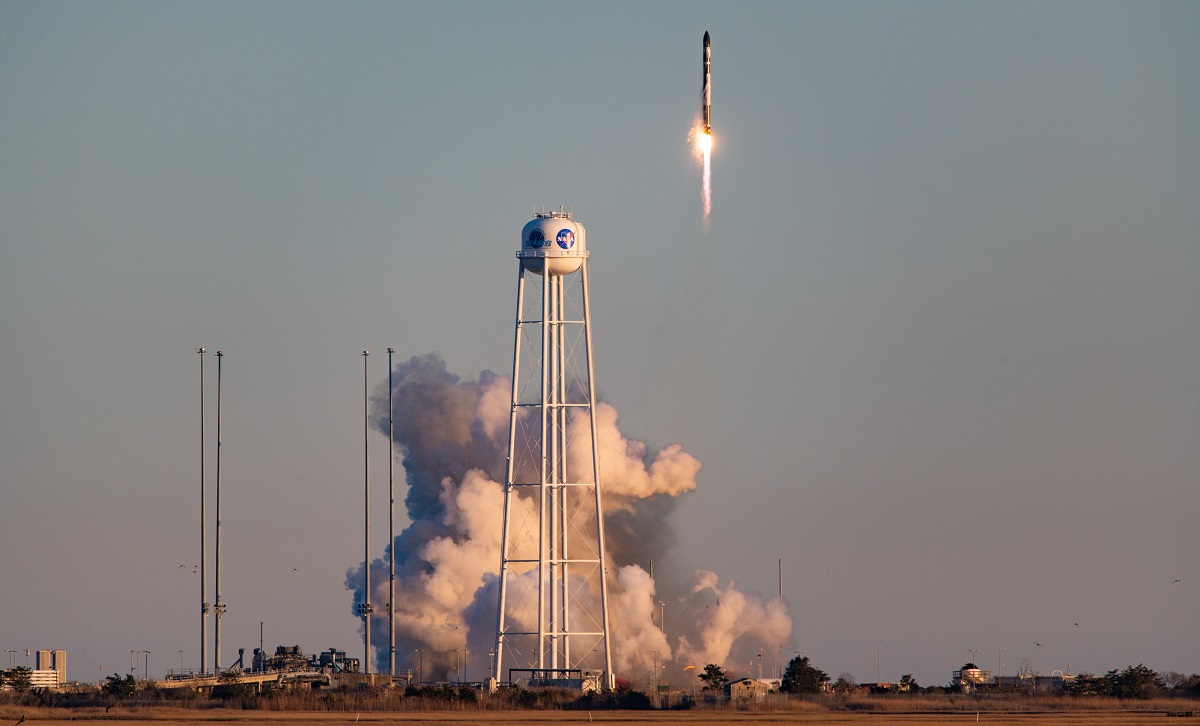 Rocket Lab ha lanciato per la prima volta nello spazio un razzo Electron con un motore usato