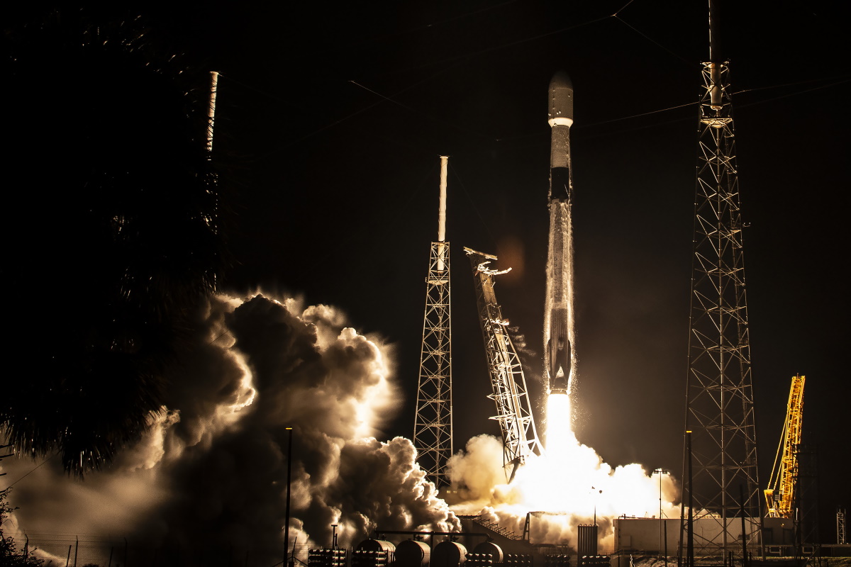 SpaceX a mis en orbite le 5 000e satellite Starlink - la constellation d'engins spatiaux va continuer à s'agrandir et à progresser à pas de géant.