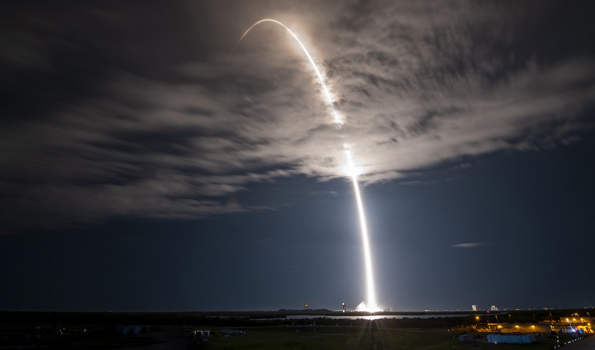 SpaceX heeft een nieuw record bijgewerkt voor het hergebruiken van de eerste trappen van de Falcon 9-raket - het bedrijf heeft dezelfde booster 17 keer gelanceerd.
