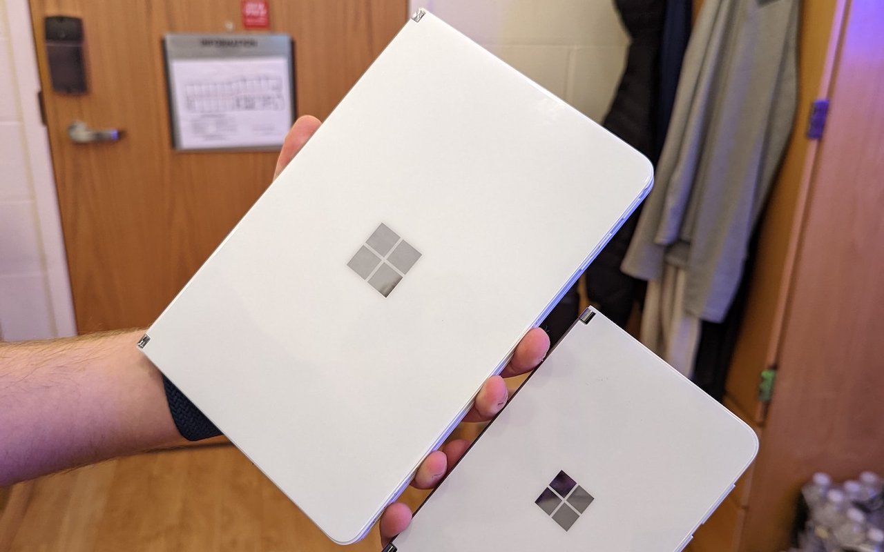 Microsoft Surface Neo mit zwei Bildschirmen auf Fotos gesichtet