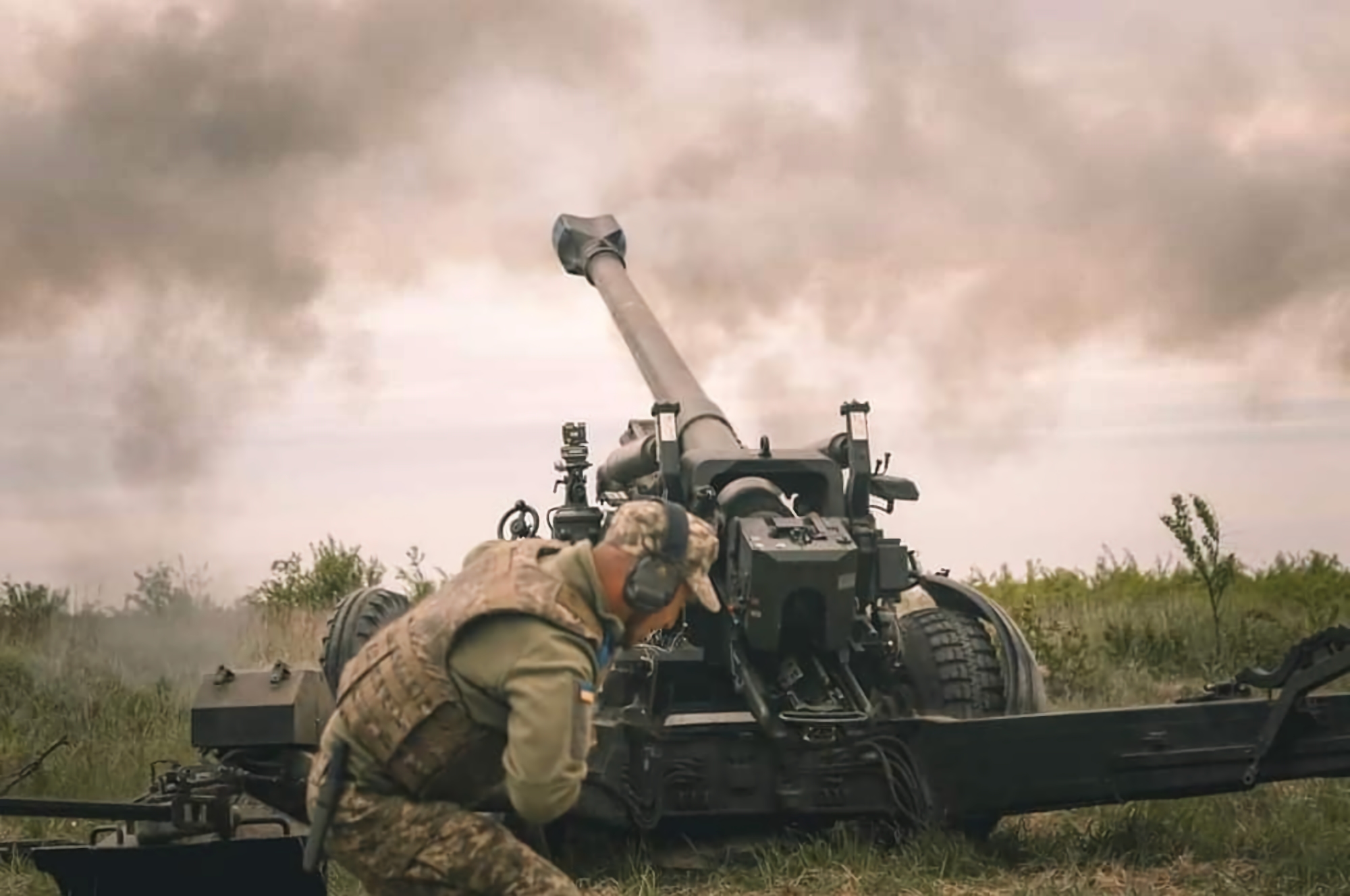 Ukrainian Armed Forces showed how they use FH70 155-mm howitzers at the front (video)
