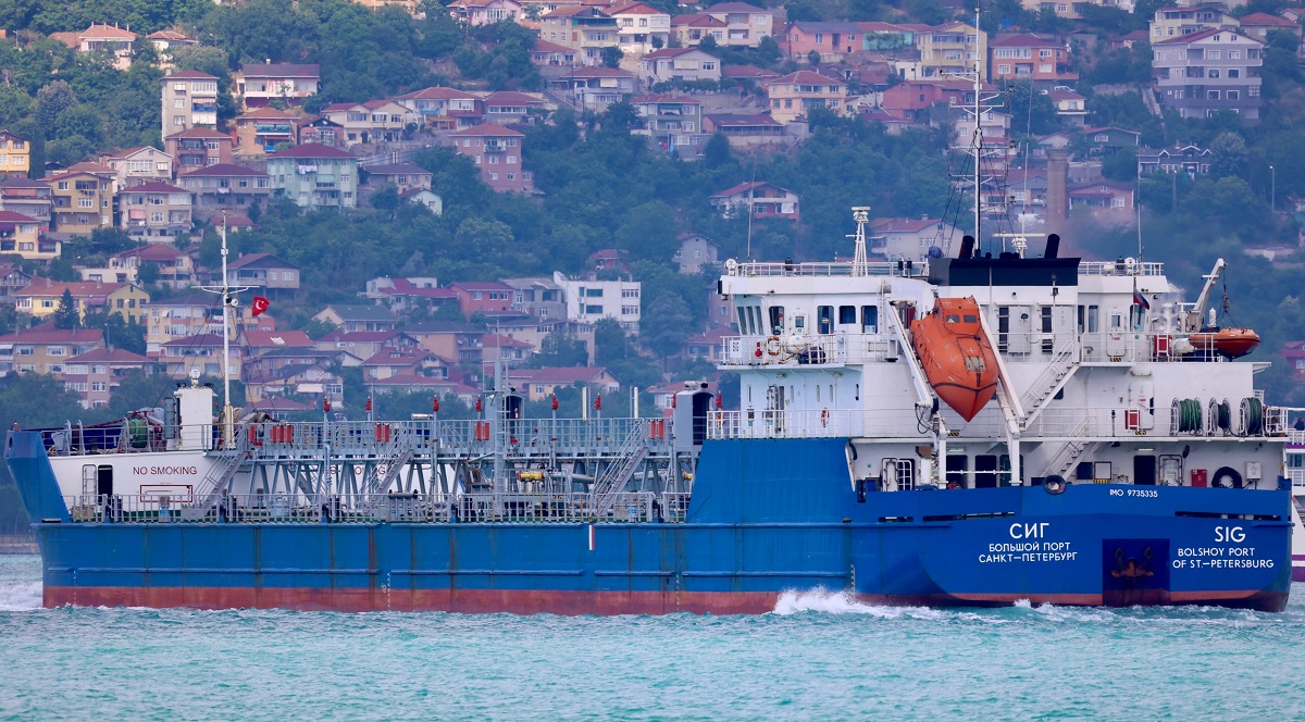 Морський безпілотник із 450 кг тротилу протаранив російський нафтовий танкер SIG, що забезпечує армію росії паливом