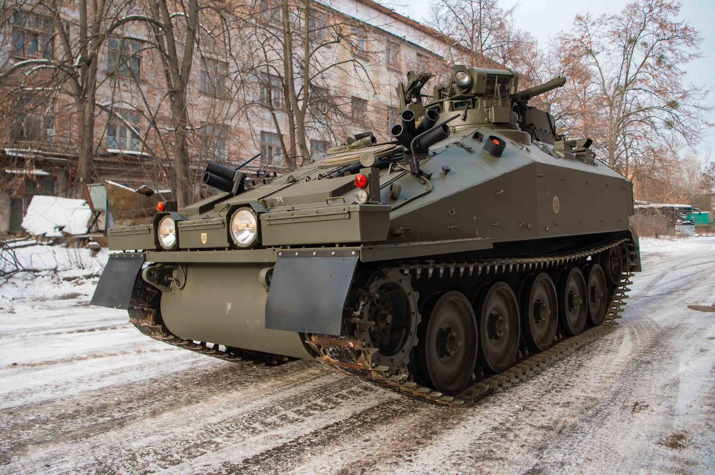Les forces armées ukrainiennes ont reçu un nouveau lot de véhicules blindés de transport de troupes britanniques FV103 Spartan.