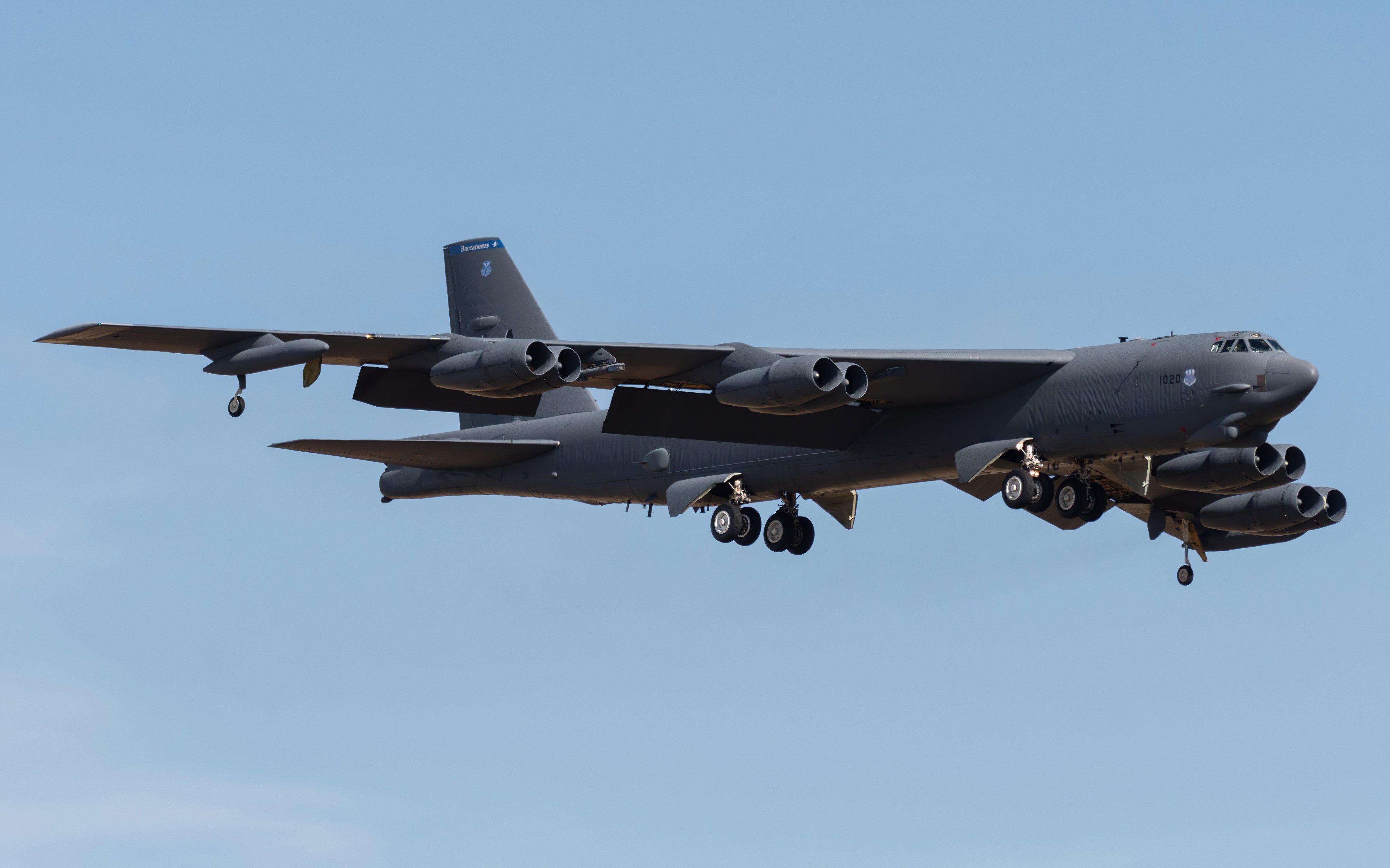U.S. B-52 Stratofortress-Atombomber haben 400 km von der russischen Grenze entfernt JDAM-Raketen abgeschossen