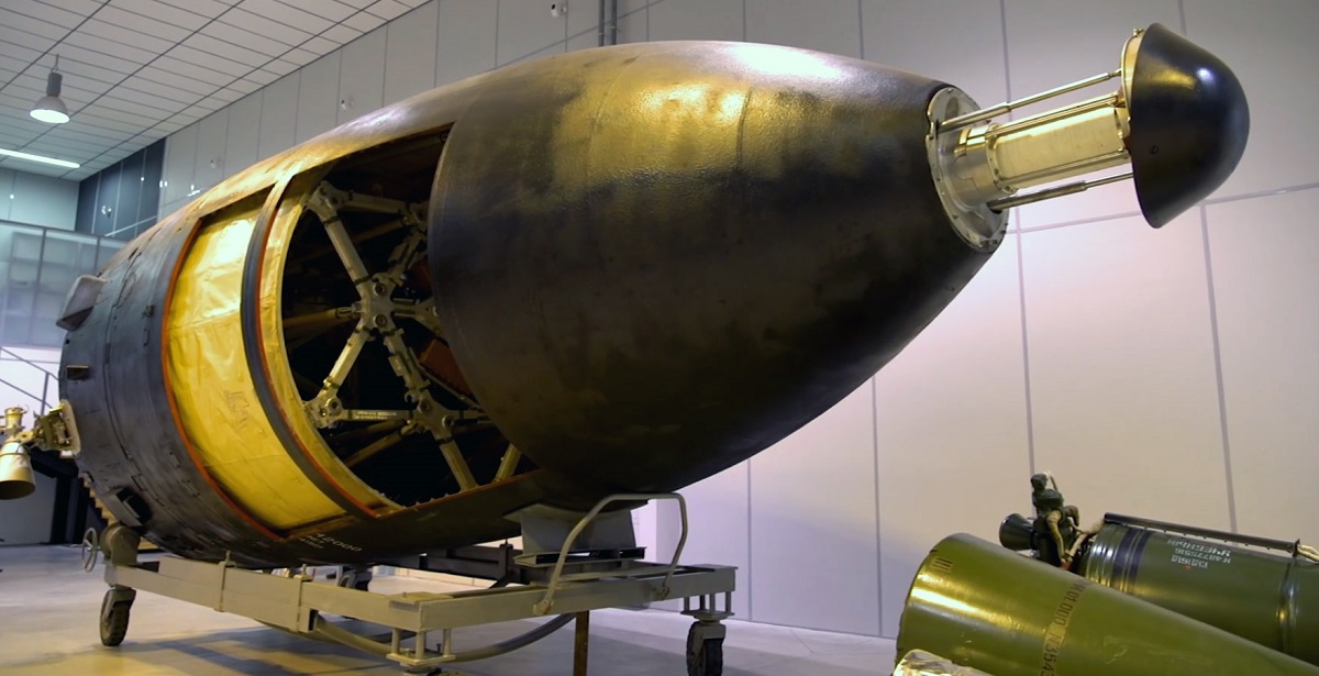 Российские СМИ внезапно опубликовали детальные фотографии межконтинентальной баллистической ракеты Сатана, которая может нести 14 ядерных боеголовок