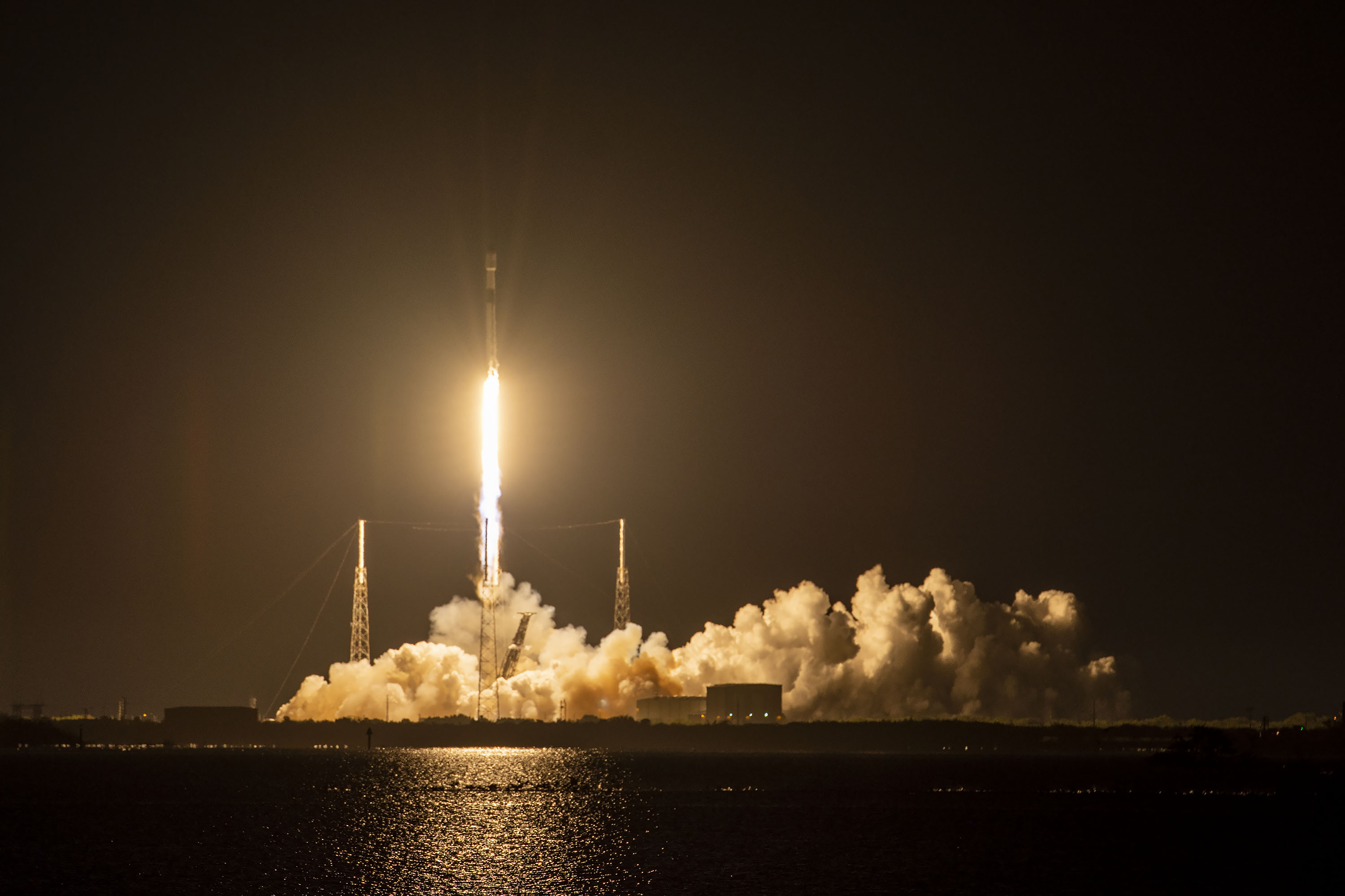 SpaceX ha lanciato i primi satelliti Starlink di seconda generazione nell'ambito del lancio del razzo per il suo anniversario nel 2022.