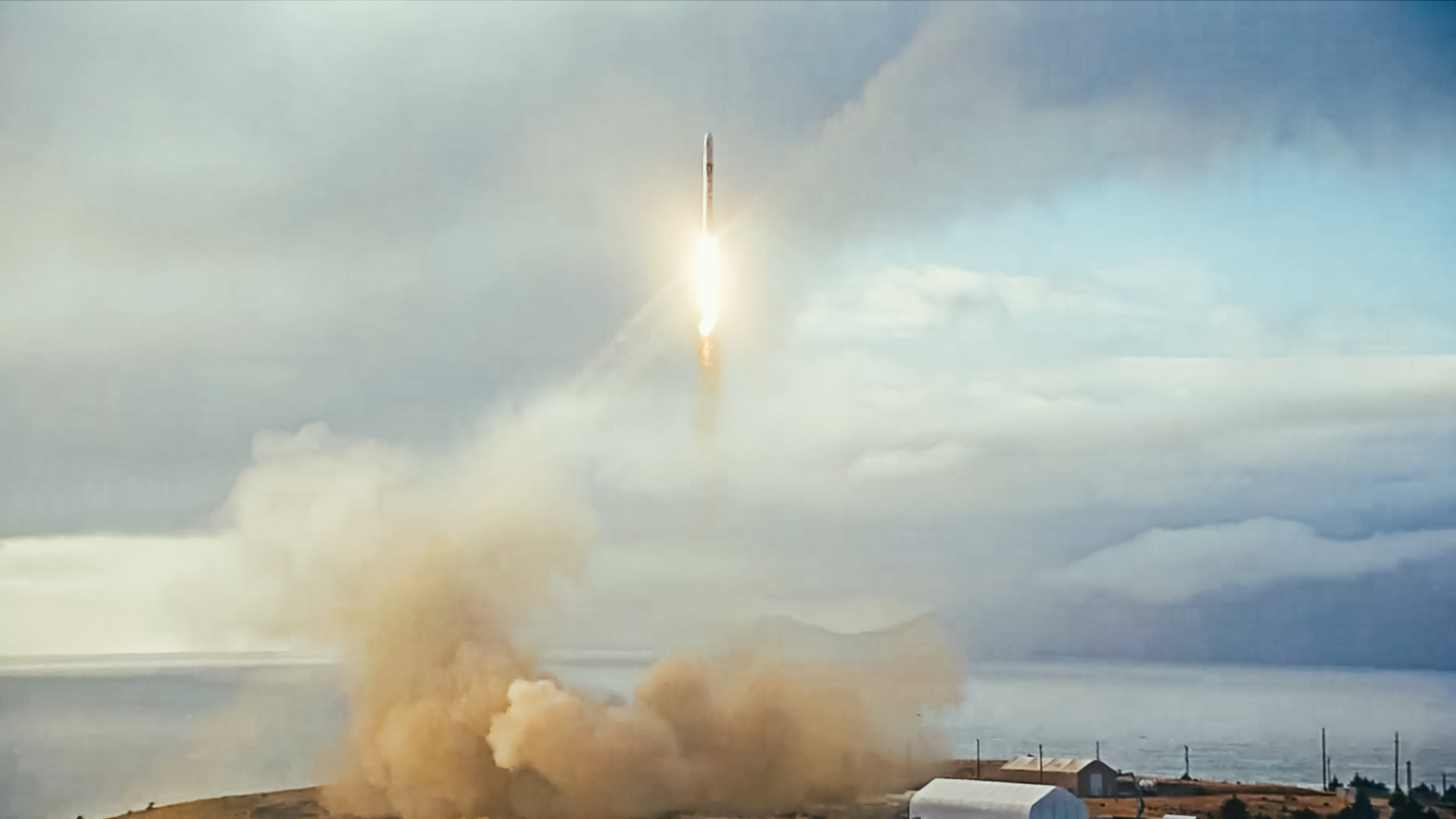 Erststart der RS1-Rakete endete mit Absturz und Feuer auf der Startrampe