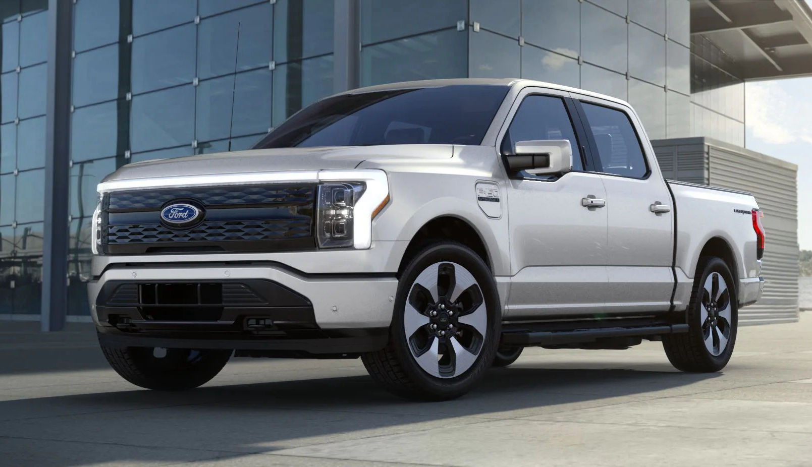 Ford blocca la produzione del pick-up elettrico F-150 Lightning fino a gennaio 2025