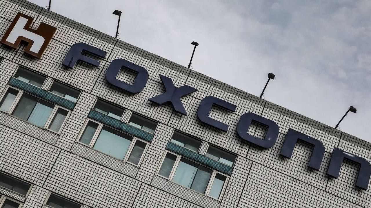 Постачальник Apple, компанія Foxconn, побудує завод з виробництва електромобілів в США