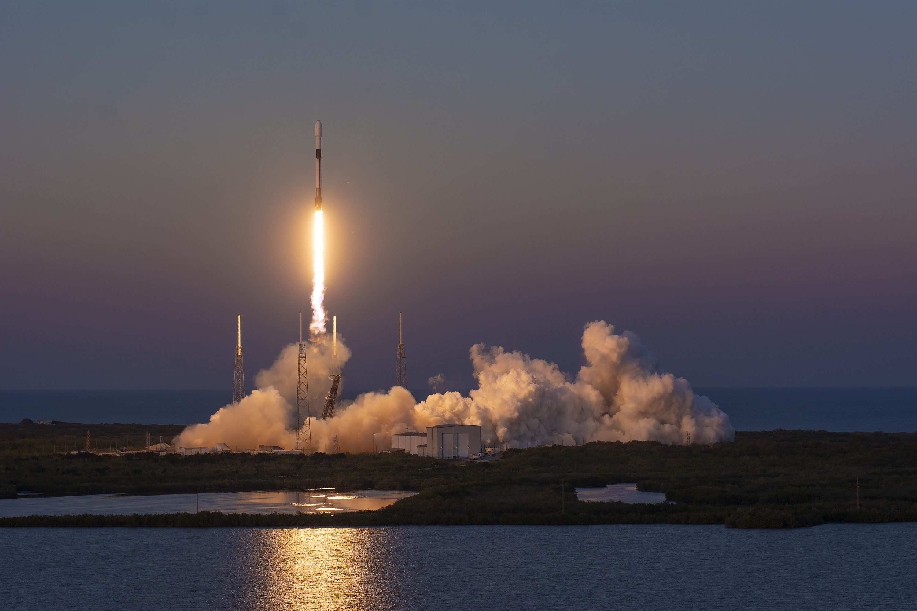 SpaceX lancia per la prima volta in orbita i satelliti Starlink V2 Mini