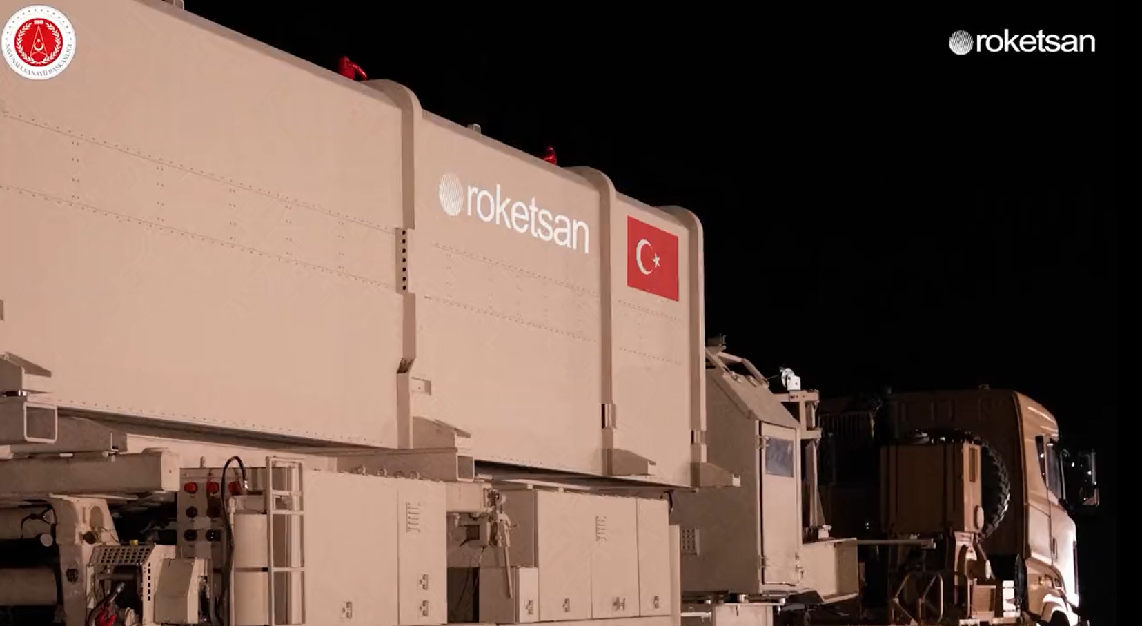 Roketsan presenta il CENK, il primo missile balistico a medio raggio della Turchia in grado di colpire obiettivi fino a 1.000 km di distanza
