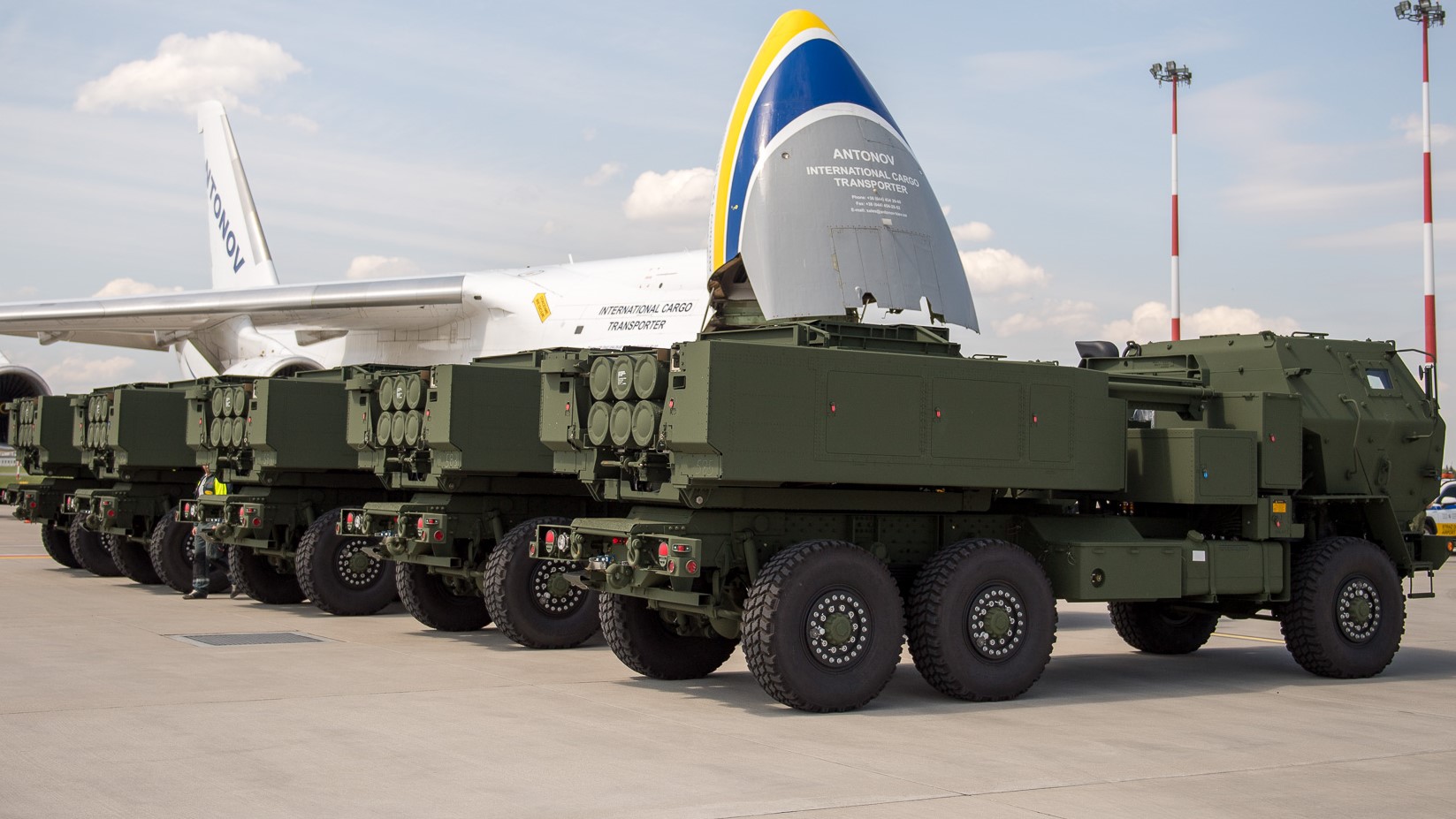 Los aviones ucranianos AN-124 entregan los primeros HIMARS a Polonia - El contrato de 655 millones de dólares incluye 20 sistemas de misiles, 30 ATACMS y 270 proyectiles GMLRS