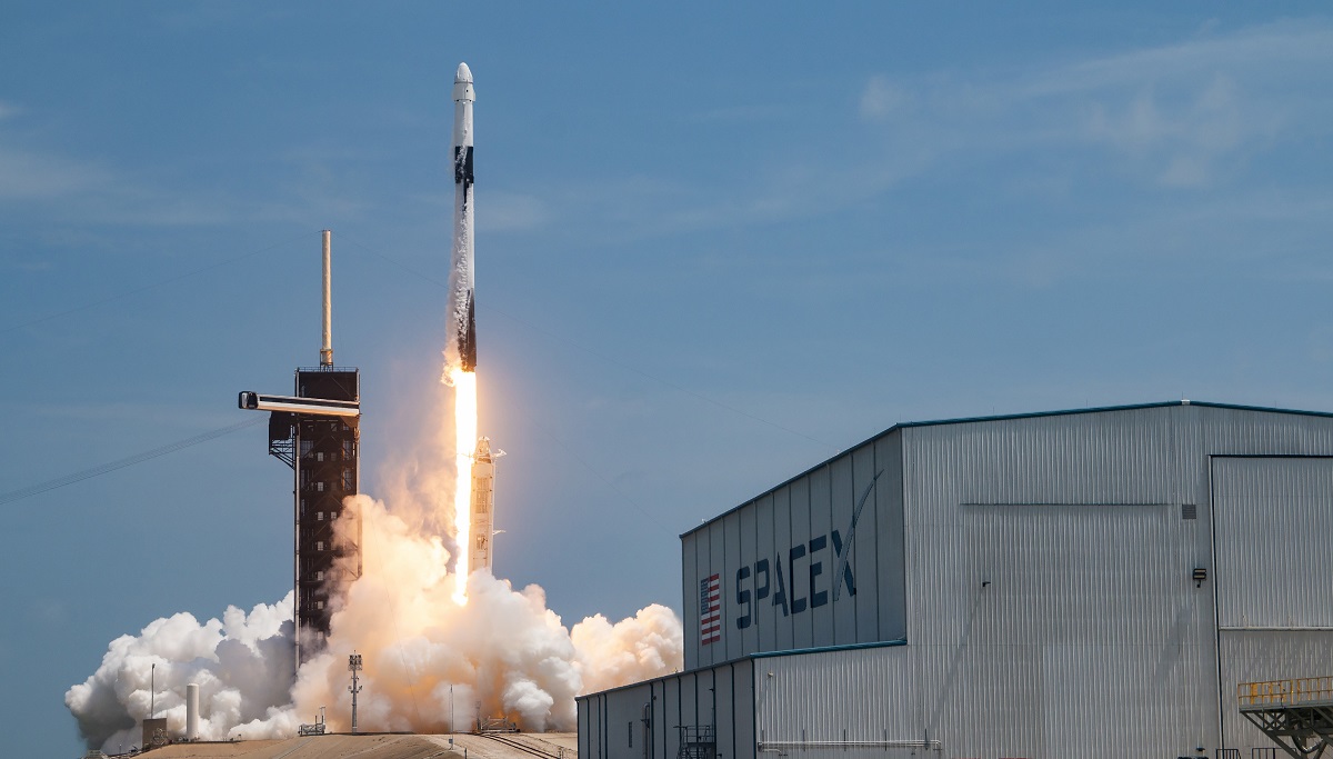 SpaceX stuurt Cargo Dragon met proviand en onderzoeksapparatuur in een baan om de aarde