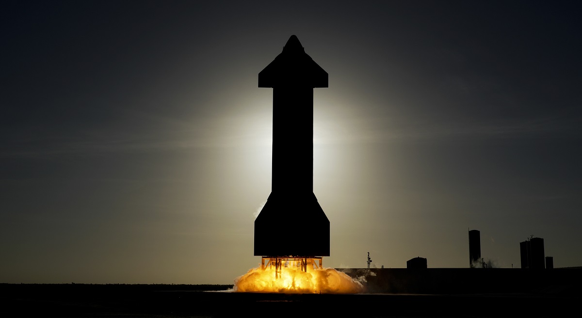 SpaceX gjennomfører statiske avfyringstester av prototypemotorene til det nye romfartøyet Starship