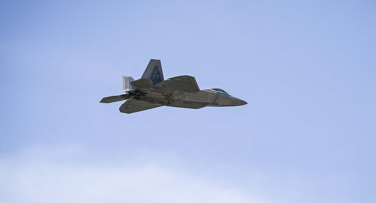 USA sender en gruppe med femtegenerasjons F-22 Raptor-jagerfly til Japan