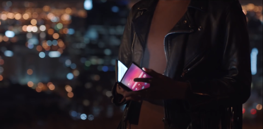 Складаний смартфон Samsung Galaxy F «засвітився» у рекламному ролику компанії