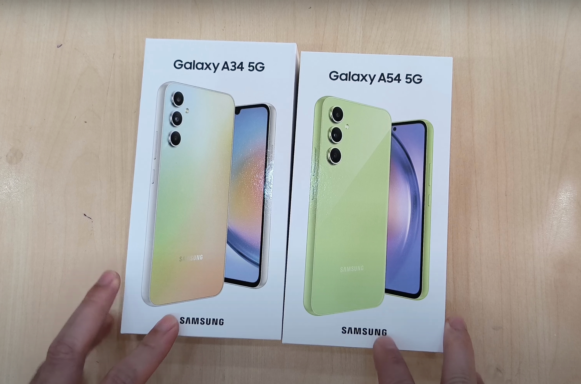 A tre giorni dalla presentazione: è emerso online un video dell'unboxing dei Galaxy A34 e Galaxy A54