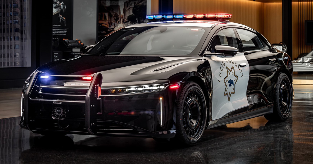 La police routière californienne a testé la Lucid Pursuit, une version spéciale de la voiture électrique Lucid Air, qui coûte à partir de 70 000 dollars en version civile.