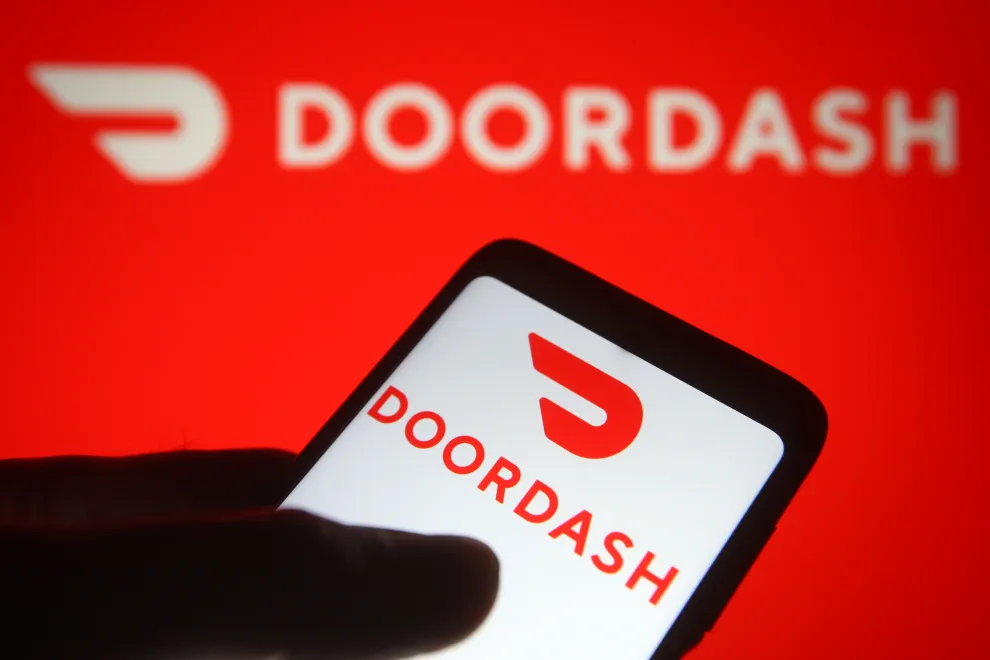 DoorDash heeft AI-technologie voor restaurants gelanceerd om het aannemen van telefonische bestellingen te automatiseren