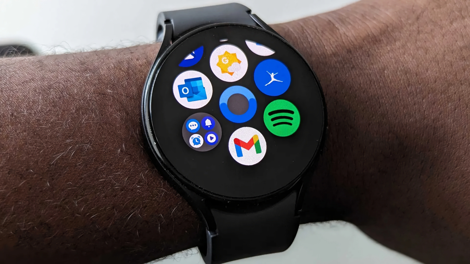 Google heeft de Gmail-app voor Wear OS-gebaseerde slimme horloges onthuld