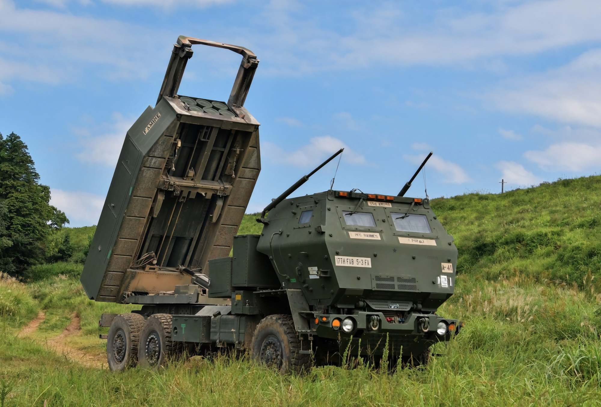 Deutschland kauft drei HIMARS-Mehrfachraketenwerfer von den USA und übergibt sie den ukrainischen Streitkräften