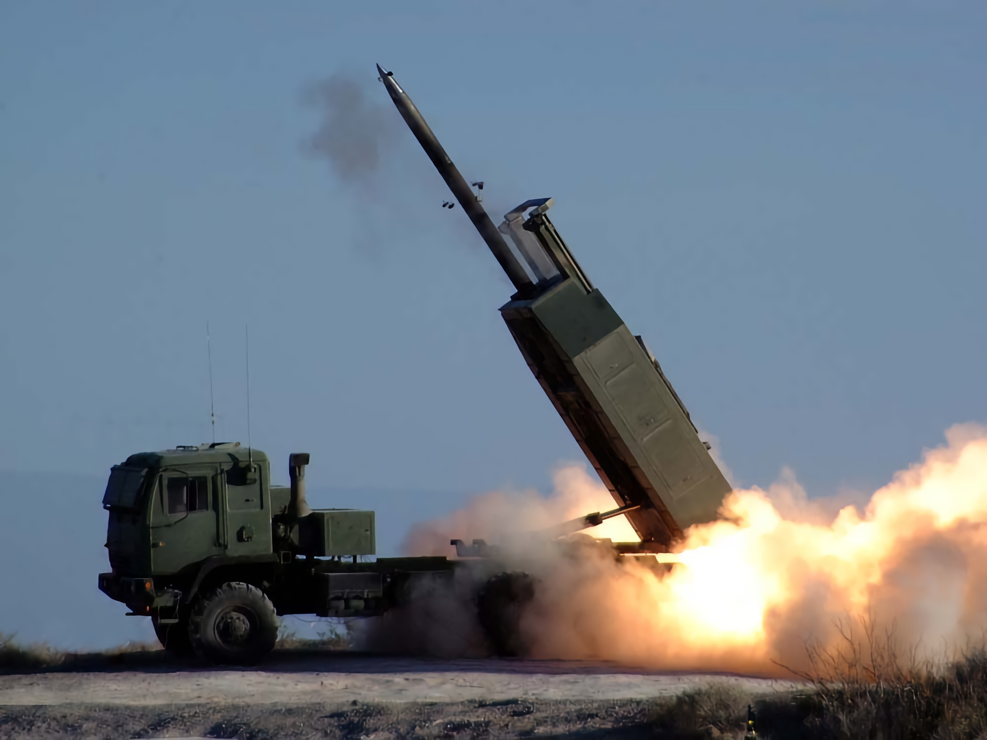 WSJ: Die USA genehmigen Lieferungen von MLRS- und HIMARS-Langstrecken-Mehrfachraketenwerfern an die Ukraine