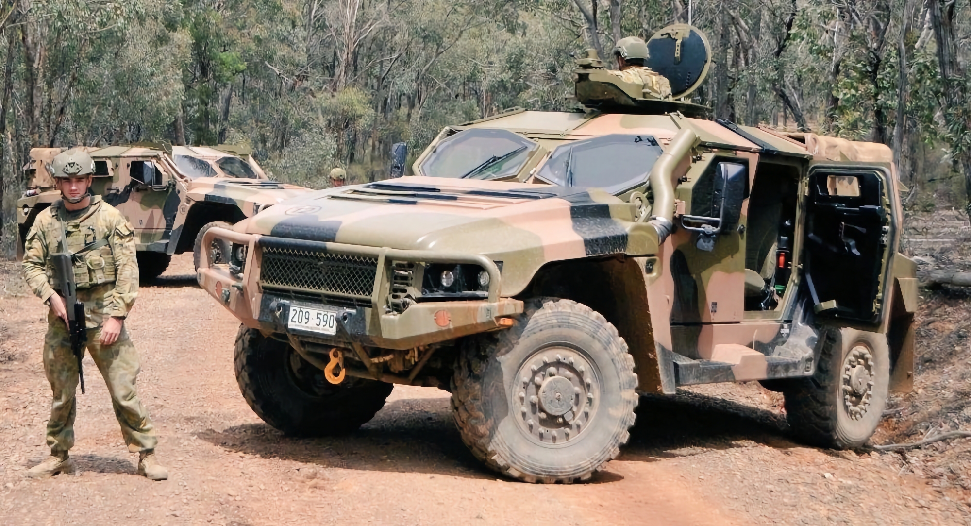 Ukrainas försvarsminister ber Australien att lämna över Hawkei-pansarfordon till AFU