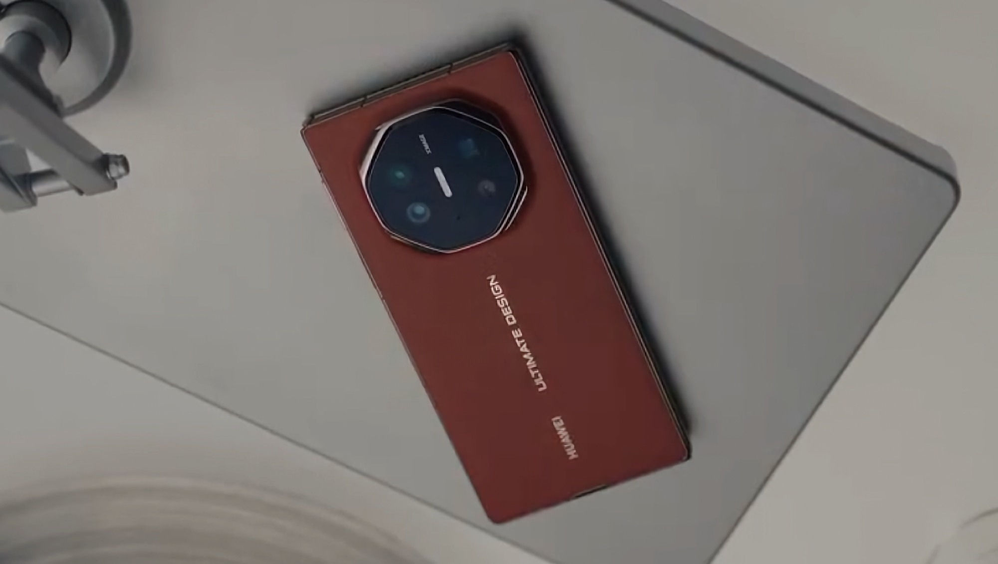 Huawei Mate XT dreifach faltbares Smartphone wird ein Design im Stil des Flaggschiffs Mate 60 RS Ultimate Design erhalten