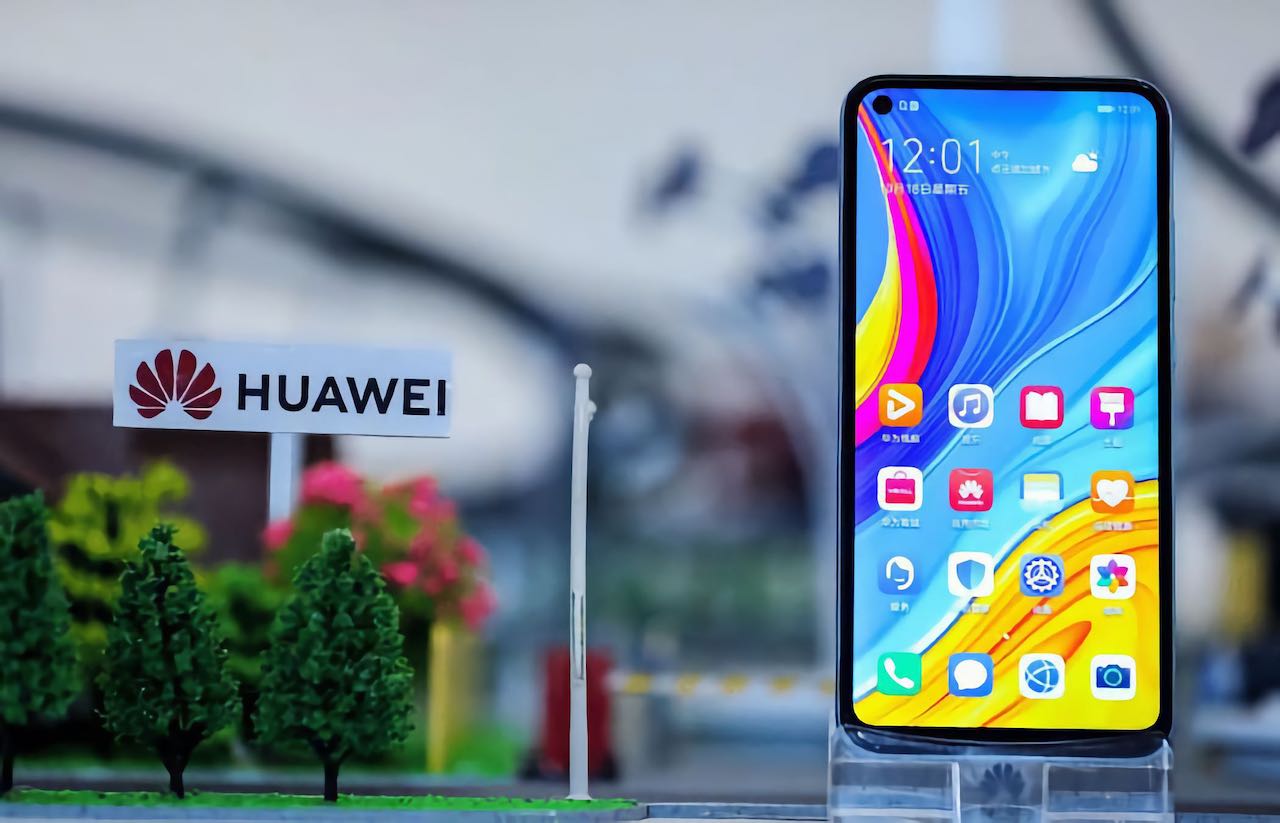 Чутки: Huawei буде продавати смартфони інших виробників в своїх магазинах