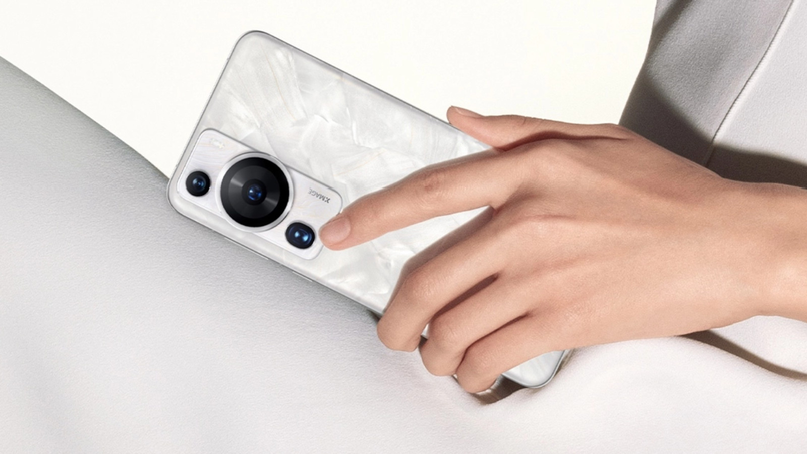 Les modèles Huawei P60 permettent le paiement sans contact des achats même si le smartphone est complètement déchargé