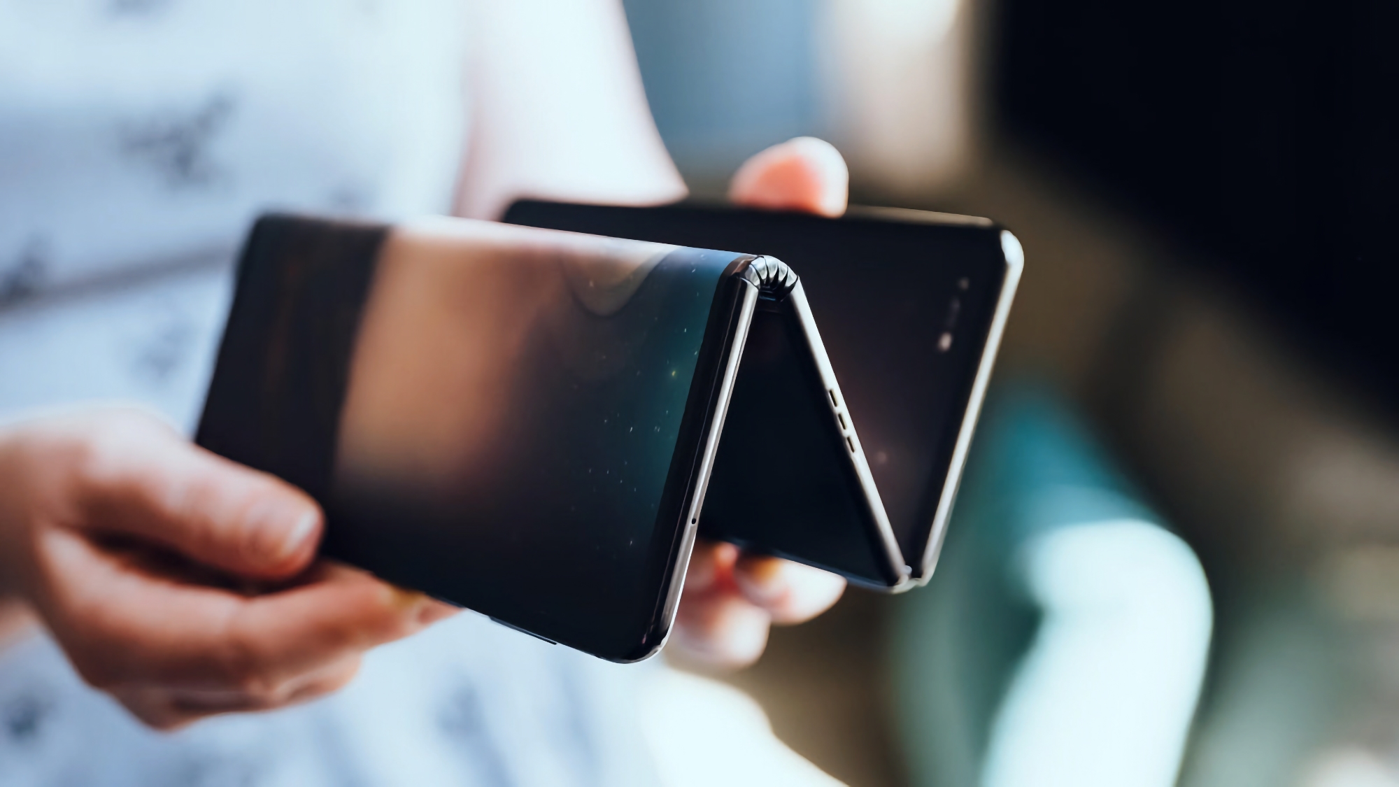 Insider: Huawei sta lavorando ad uno smartphone triplo pieghevole, la novità sarà mostrata in estate