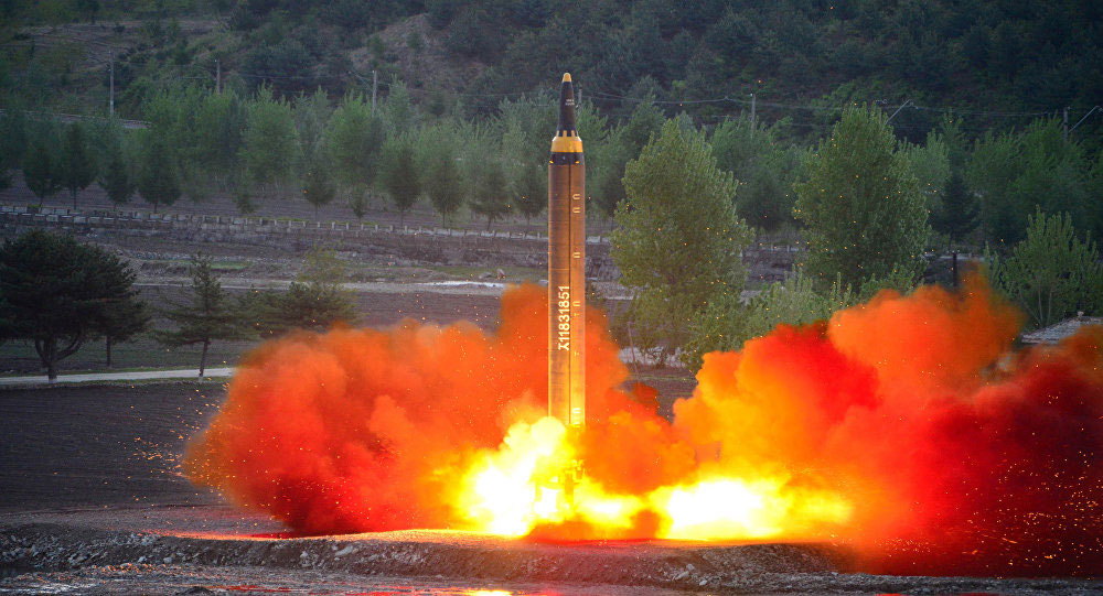 Die Demokratische Volksrepublik Korea hat eine ballistische Rakete des Typs Hwasong-12 über Japan abgeschossen, woraufhin das landesweite Warnsystem J-Alert ausgelöst wurde