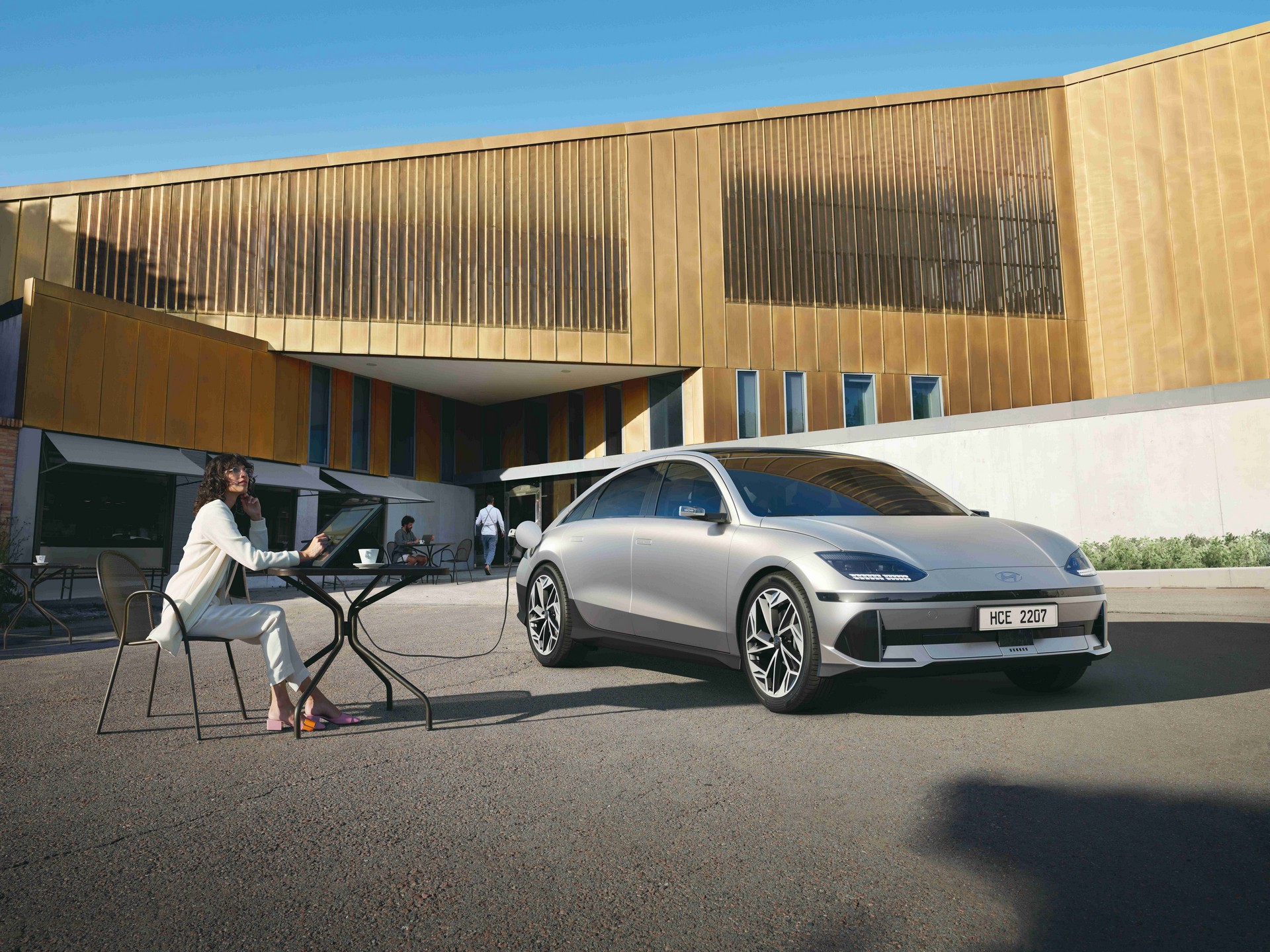 Hyundai Ioniq 6 : voiture électrique avec 610 km d'autonomie, recharge rapide et design inspiré de la Porsche 911S Turbo-