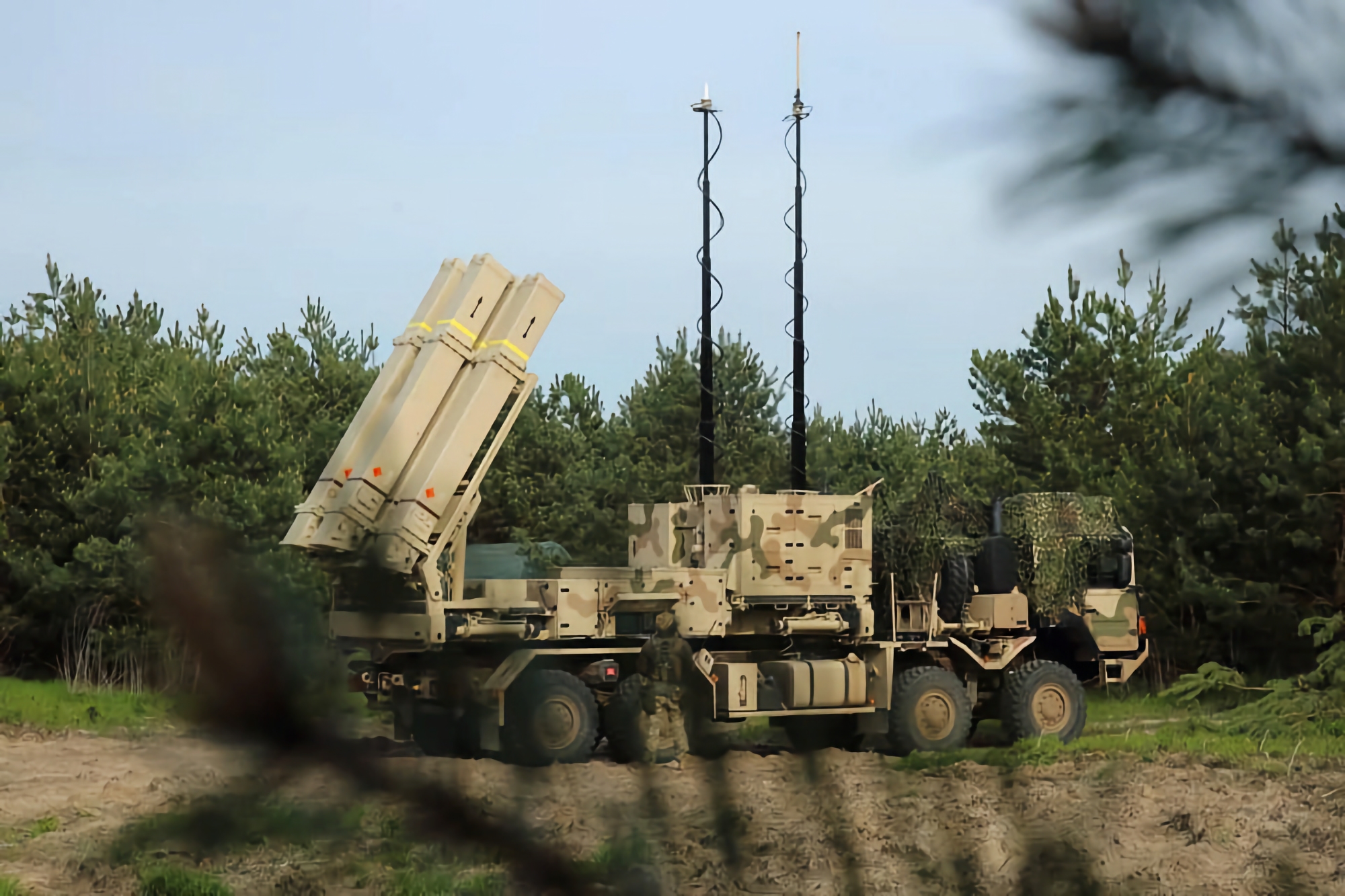 IRIS-T SLM, IRIS-T SLS-missiler, TRML-4D-radar, Vector UAV-er og MARS II MLRS-ammunisjon: Tyskland gir Ukraina ny våpenavtale