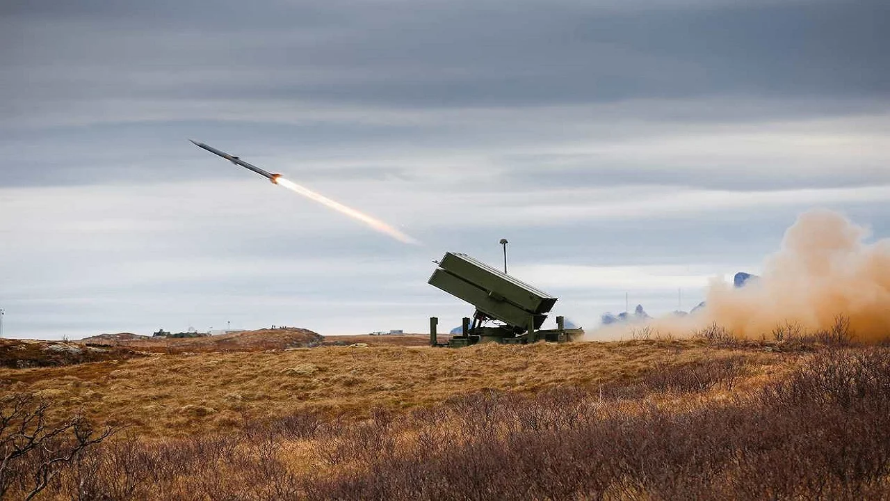 Die ukrainischen Luftstreitkräfte stellen erstmals das Boden-Luft-Raketensystem NASAMS vor