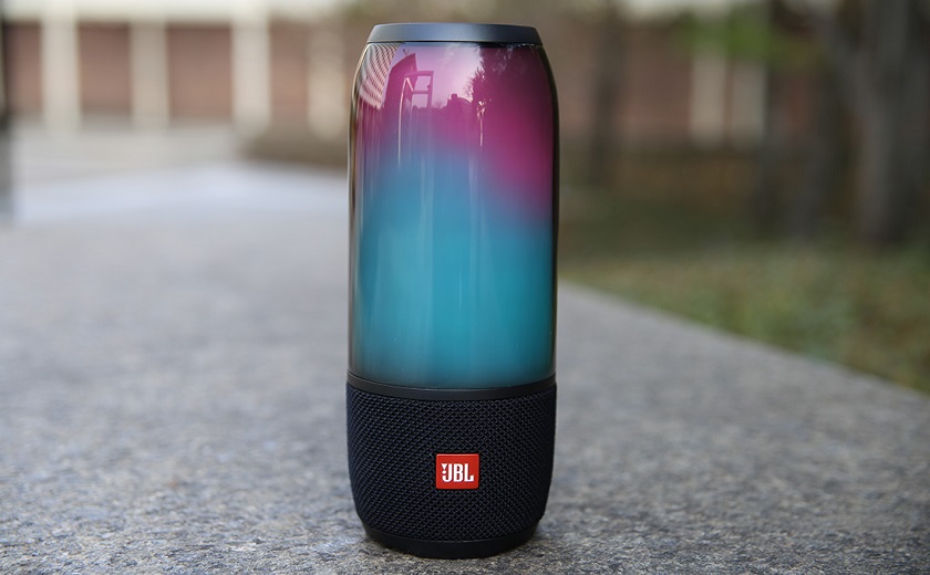 CES 2017: JBL Pulse 3 - waterproof column with a bright design