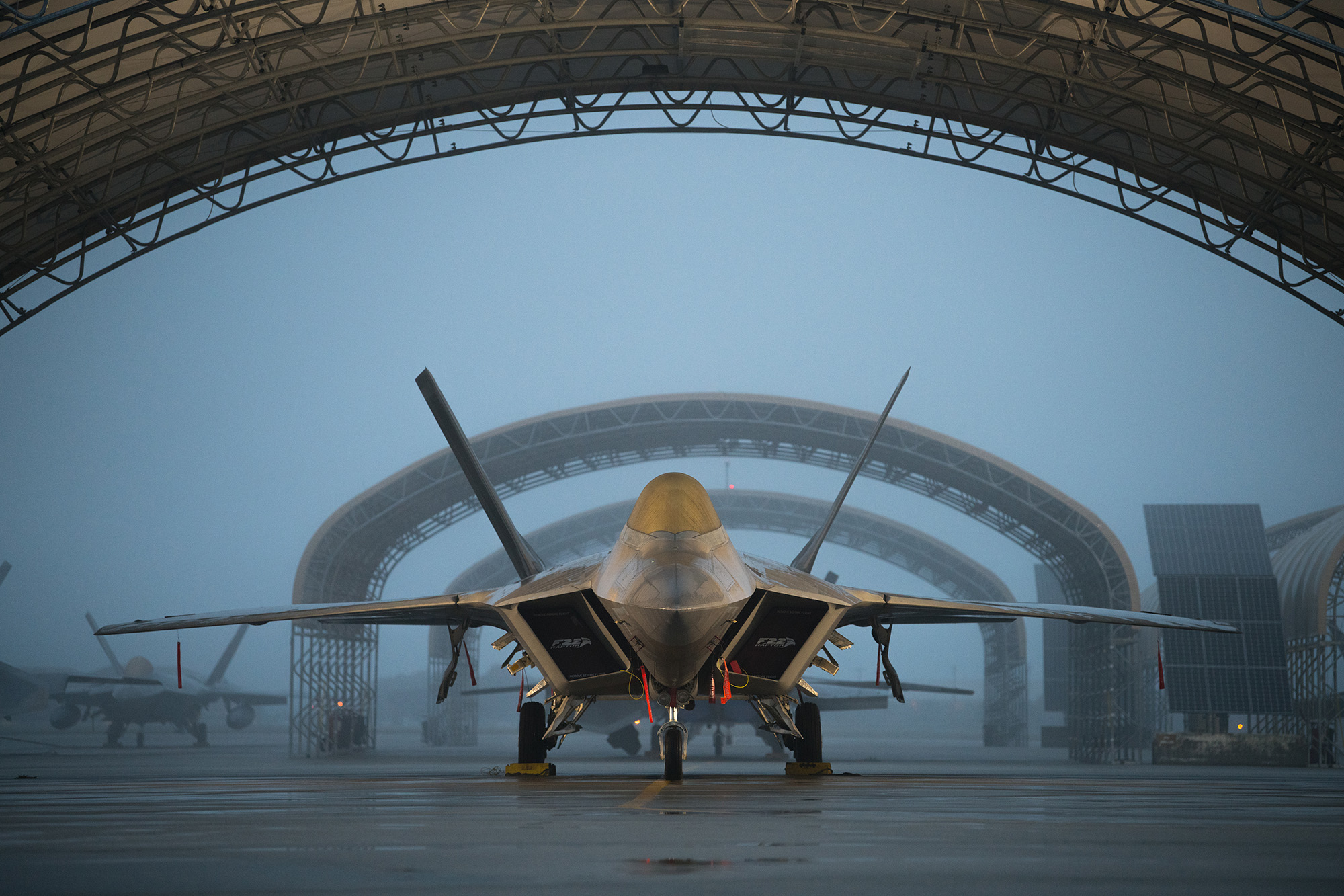 Les États-Unis envoient des avions de combat de cinquième génération F-22 Raptor à la Pologne