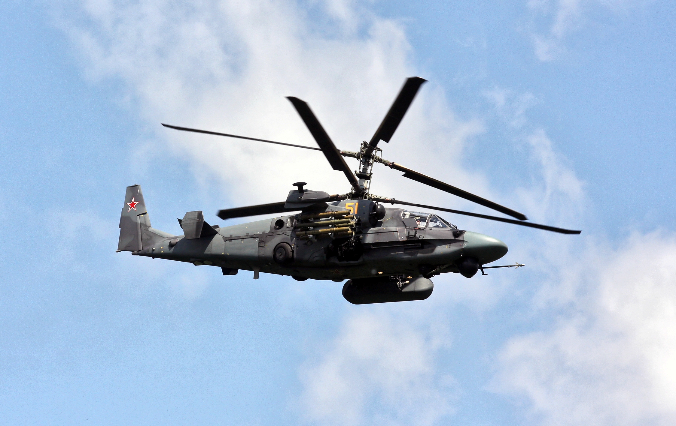 De AFU liet zien hoe ze een Russische Ka-52 Alligator gevechtshelikopter neerschoten met behulp van RBS 70 draagbare luchtverdedigingssystemen.