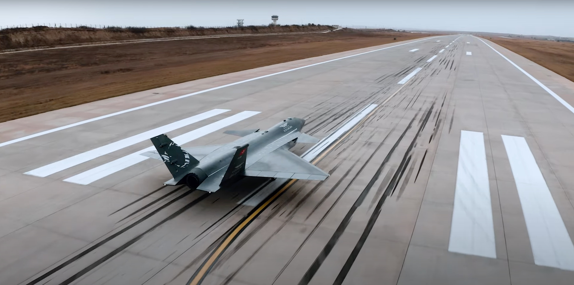 Bayraktar tested the Kizilelma jet UAV on the runway